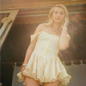 The Elisabeth Romper Dress - white Pastel
Sunshine